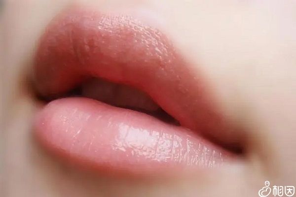 怀孕后要避免使用有毒成份的唇膏
