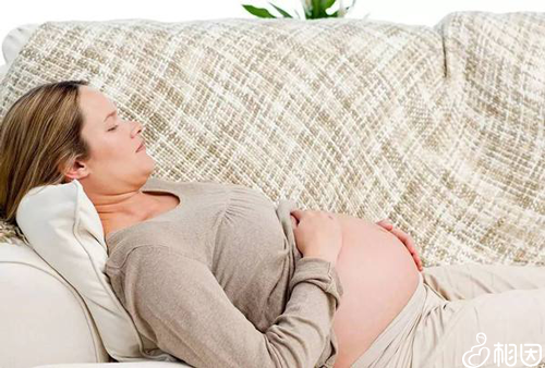 孕妇8个月睡觉姿势怎样最佳