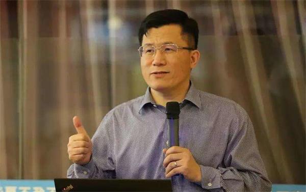 学术交流会上的纪亚忠医生