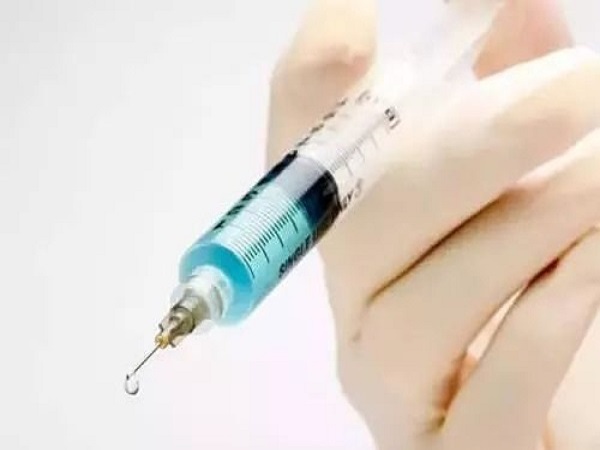 医生给自己孩子打国家免费疫苗