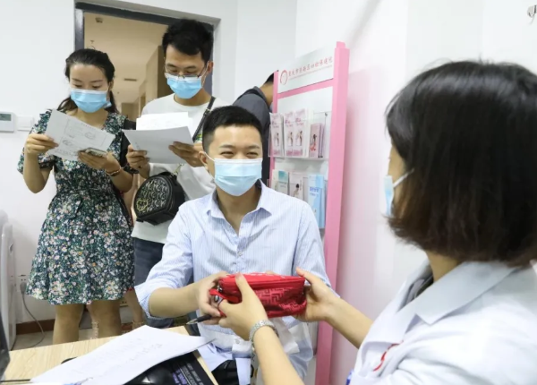 婚前费用是200至300元
