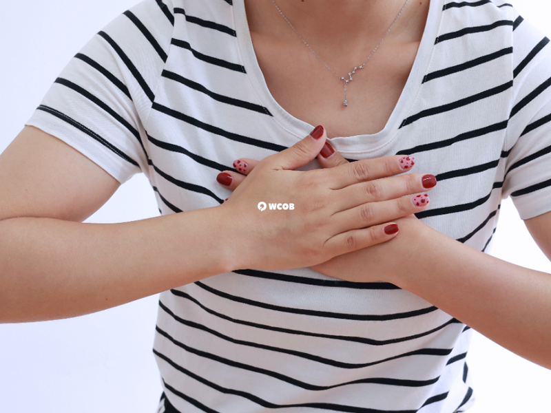 女性在孕早期会乳房胀痛