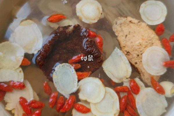 红枣养肝汤正确由红枣、当归等制成