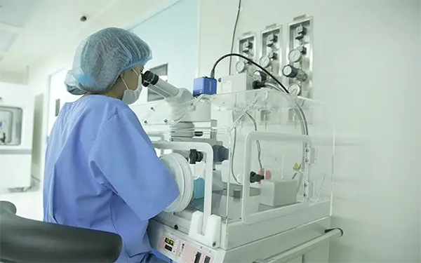做试管婴儿的费用第一代和第二代不一样