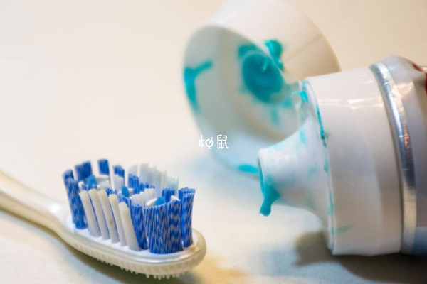 孕妇禁用含氟牙膏