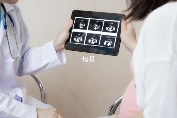 怀女孩上身早