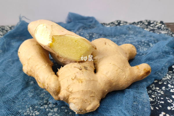 不建议孕妇用生姜涂抹身体来退烧