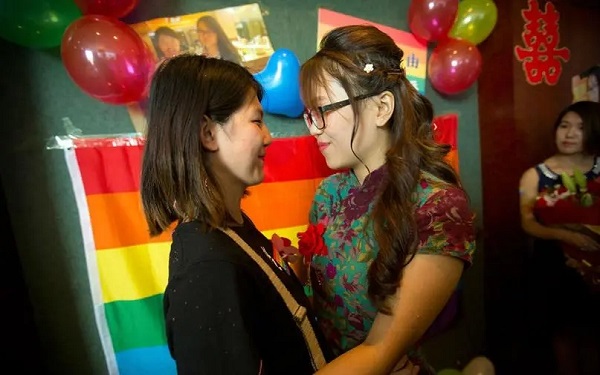 国内不可以两个女生做试管a卵b怀生孩子