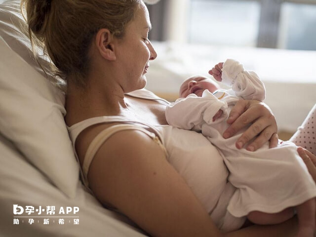 孕妇抱小宝宝会压到自己肚子